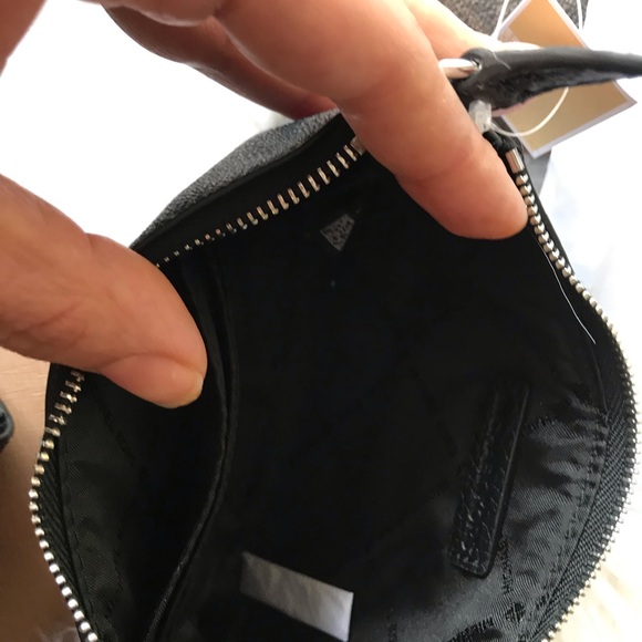 Sale ❗️Michael Kors large wristlet - Picture 5 of 8